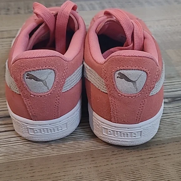 VINTAGE Puma Pink & Gray Suede Sneakers - Picture 4 of 6